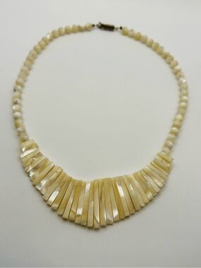 Vintage 1970s–1980s Mother-of-Pearl Shell Bib Necklace – Statement Fan Design